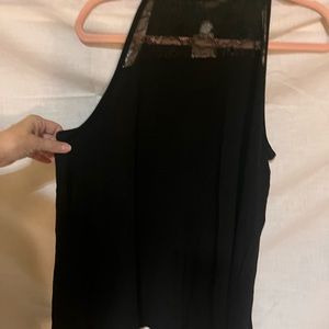 Torrid    black mock neck sleeveless top size 1